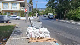 Marmaris'te çöp konteynerine moloz bırakan şahıs kameraya yakalandı: Cezası kesildi