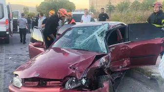 Bilecik yolunda dehşet anları: Kontrolden çıkan araç emniyet şeridindeki araca çarptı