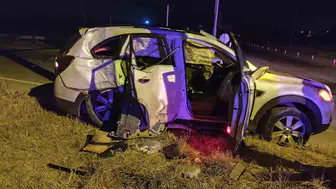 Çorum'da gece yarısı dehşeti: Kavşaktaki feci çarpışma iki canı hayata bağladı