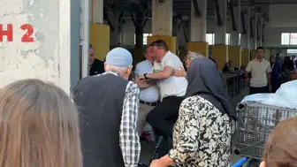Pazar alışverişinde gergin anlar: Yol verme kavgası huzuru kaçırdı