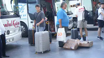 Antalya'ya ayak bastıkları an yalnız kalmadılar: Üniversitelilere sıcak karşılama