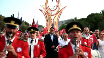 Aliağa'da 30 Ağustos coşkusu: Özcan Deniz ile zirveye ulaştı