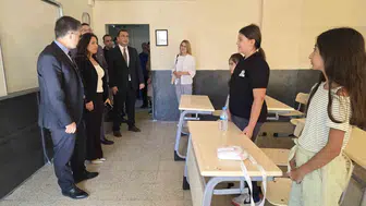 Bandırma'da okul heyecanı: Minik öğrenciler ilk ders zili öncesi sıralardaki yerini aldı