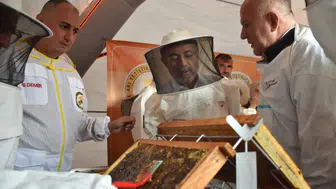 Bakan Yumaklı'dan Sivas'ta Arıcılık Mesaisi: Bal Üretiminde Zirveye Göz Kırpıyoruz