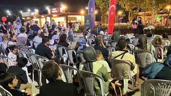 Bursa'da gölge oyununun büyüsü üç gün boyunca sokaklara taştı