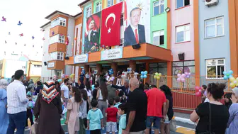 İstanbul'da okul zili bu kez minikler için çaldı: Milyonlarca öğrenci için yeni dönem heyecanı başladı