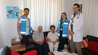 Bursa'da beyaz önlüklü kahramanlar: Hastane konforunu evlere taşıyorlar