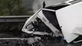Ula'da yolculuk acı bitti: İki otomobilin karıştığı kazada bir kişi hayatını kaybetti