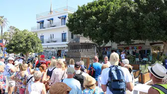 Bodrum'un yeni simgeleri sosyal medyayı sallıyor: Mavi kapıların ardında binlerce yıllık tarih yatıyor