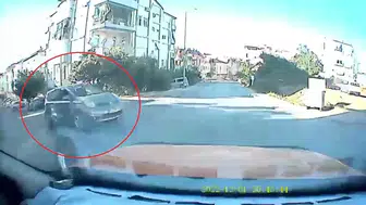 Manavgat'ta korkutan kaza kamerada: Dur tabelasını görmezden gelince olanlar oldu