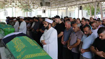 Gaziantep'te hüzünlü veda: Deniz faciasında hayatını kaybeden 14 yaşındaki Nisa son yolculuğuna uğurlandı
