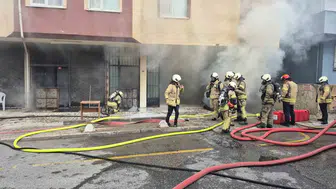 Üsküdar'da sabah saatlerinde korku dolu anlar: İş yerini alevler teslim aldı