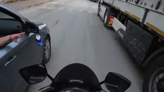 Trafikte çevre kirliliğine karşı anlık adalet: Çöpü sahibine iade etti