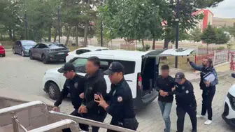 Sivas'ta 3 saatlik vurgun: 11 dükkanı soyup kaçtılar