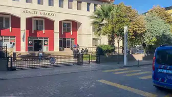 Turgutlu'da okul önünde dehşet saçan öğrenci ve suç ortakları hakim karşısında