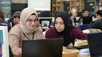 Geleceğin dijital sanatçıları TÜRGEV çatısı altında yapay zekayla buluşuyor