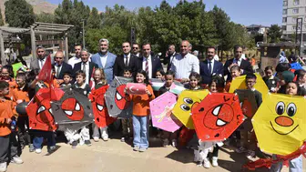 Bitlis semalarında Gazze için yükselen umut: Uçurtmalar özgürlük adına havalandı