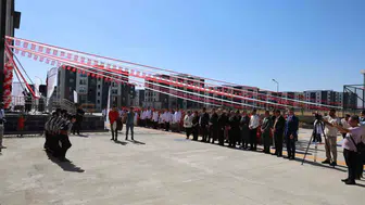 Diyarbakır’da yeni eğitim dönemi coşkulu bir törenle başladı