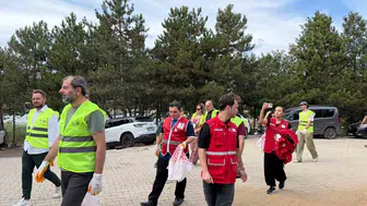 Farklı kıtalardan gelen gençler Gürsu'nun doğası için el ele verdi