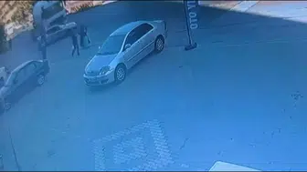 Mamak'ta dehşet anları: Beton mikseri otomobili metrelerce sürükledi