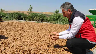Kahta'da modern tarım hamlesi: Üreticinin yüzü yeni ekipmanlarla güldü