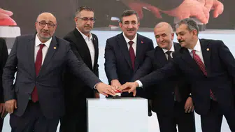 Türkiye sağlıkta çıtayı yükseltti: Artık şifa aranan değil, şifa dağıtan bir merkeziz