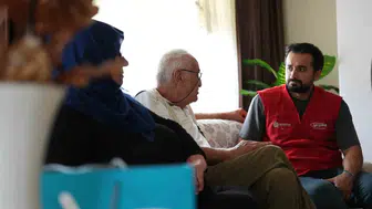 Başiskele'de kahramanlara anlamlı ziyaret: Gazilerin evinde vefa rüzgarı esti
