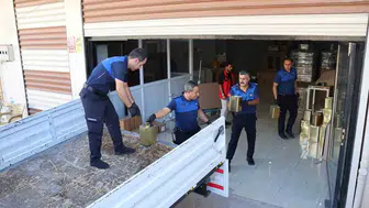 Şanlıurfa'da şüpheli depo baskını: Tonaja yakın kaçak yağ ele geçirildi