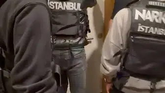 Sarıyer'de narkotik baskın: Tonlarca zehir piyasaya sürülmeden yakalandı