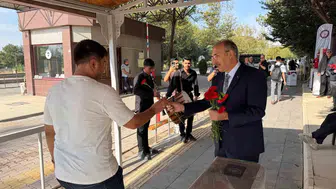 Fırat Üniversitesi'nde kampüs kapıları çiçeklerle açıldı: İlk gün heyecanı zirveye ulaştı