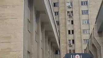Samsun'da hastane penceresinde korku dolu anlar: 9. kattan aşağı sarktı