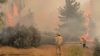 Antalya'da alevler yerleşim yerlerini yuttu: Yüzlerce kişi evlerini terk etmek zorunda kaldı