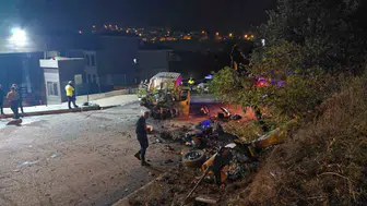 Karabük'te sabah mesaisi kabusa döndü: İşçi servisi direğe çarptı
