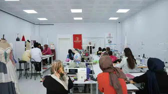 Diplomalarını bir kenara bıraktılar: Diyarbakırlı kadınlar hayallerini kumaşa işliyor