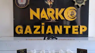 Narkotik ekiplerinden zehir tacirlerine geçit yok: Araçta cephanelik çıktı