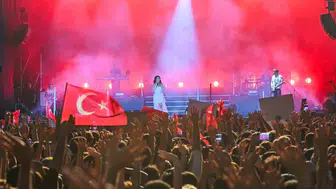 İzmir’in kurtuluş gününde Kültürpark’ta çifte bayram: Model ve Çok Güzel Hareketler 2 rüzgarı