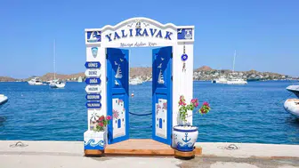 Bodrum'un ikonik mavi kapıları rotasını Yalıkavak'a çevirdi