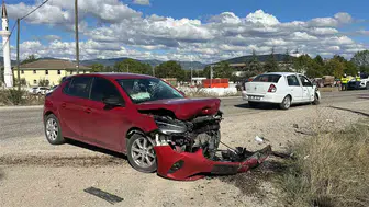 Kastamonu yolunda şiddetli çarpışma: Üç kişi hastanelik oldu