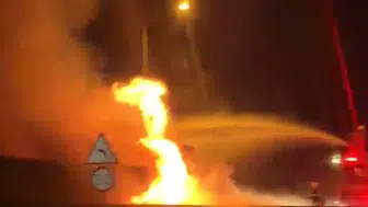 Amasya yolunda korku dolu anlar: Gübre yüklü TIR küle döndü