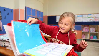 Başiskele'de okul heyecanı: Minik öğrencilerin çanta sürprizi