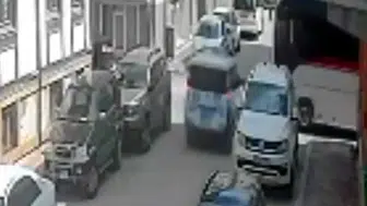 Edirne'de korkutan çarpışma: Güvenlik kamerası o anları saniye saniye kaydetti