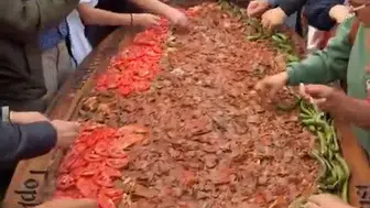 Bursa'nın fetih yıl dönümünde devasa lezzet şöleni: 3 metrelik tepside 50 kilo İskender