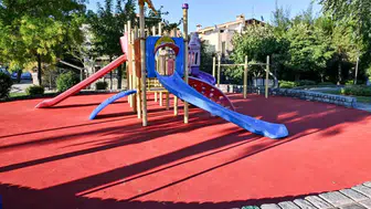 Manisa'da parklar baştan aşağı yenileniyor: Çocuklar için daha güvenli oyun alanları