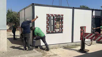 Erdemli'de okul sıraları doldu taştı: Belediye kendi atölyesinde çözüm üretti