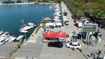 Silivri açıklarında korkutan çarpışma: Limanda endişeli bekleyiş havadan görüntülendi
