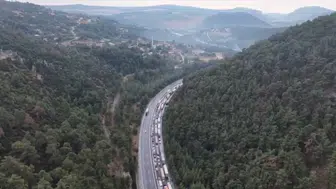 Mersin otoyolunda korku dolu anlar: Alev topuna dönen TIR trafiği felç etti