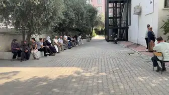 Osmaniye'de KPSS heyecanı: Adaylar ter dökerken yakınları dışarıda nefeslerini tuttu