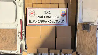 Bornova'da şüpheli minibüs operasyonu: Milyonluk kaçak ürün ele geçirildi