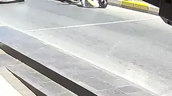 Fren paniği faciaya dönüşüyordu: Yaya kurtuldu, motosiklettekiler hastanelik oldu