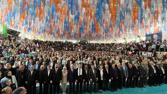 Giresun'da AK Parti'den gövde gösterisi: Salonlar yetmedi, coşku dışarı taştı